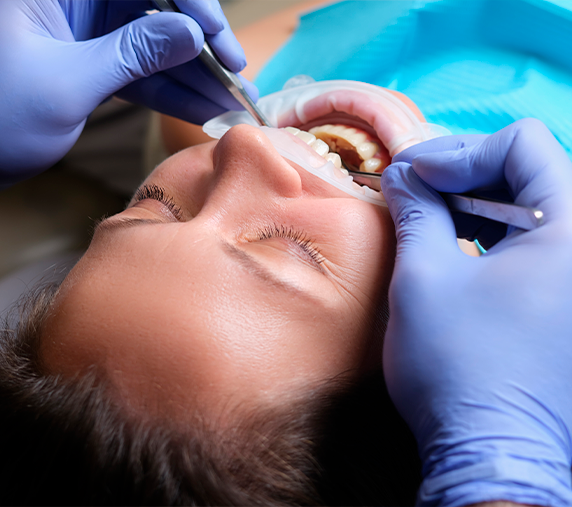 Procedimentos cirúrgicos odontológicos — Clínica Eduardo Gama, São José dos Campos